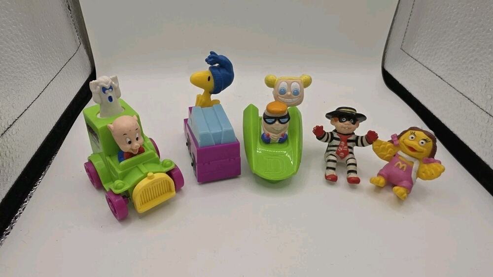 Vintage 90s-era fast-food and cartoon toy lot featuring 5 collectible plastic...